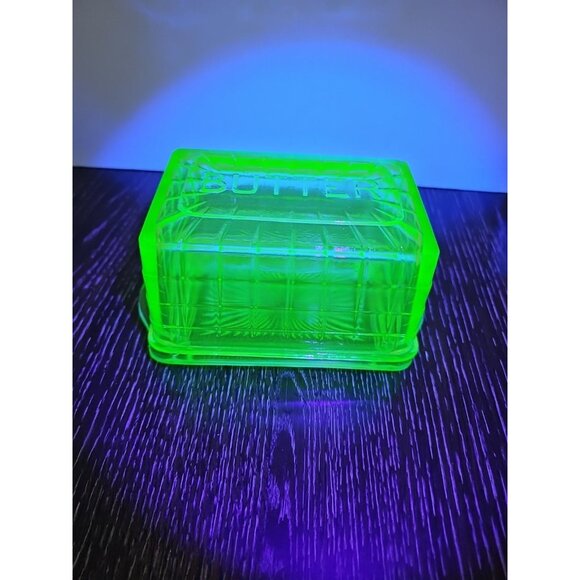 Vintage Optic Green Depression Uranium Glass Butter Dish w/ Lid - Block Pattern - Picture 11 of 12